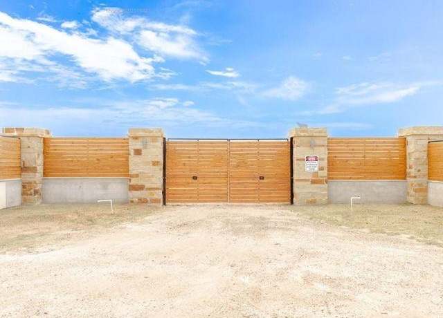 Property at 369 Pearson Moss Ln, Laredo, TX 78045, 5 beds, 6 baths