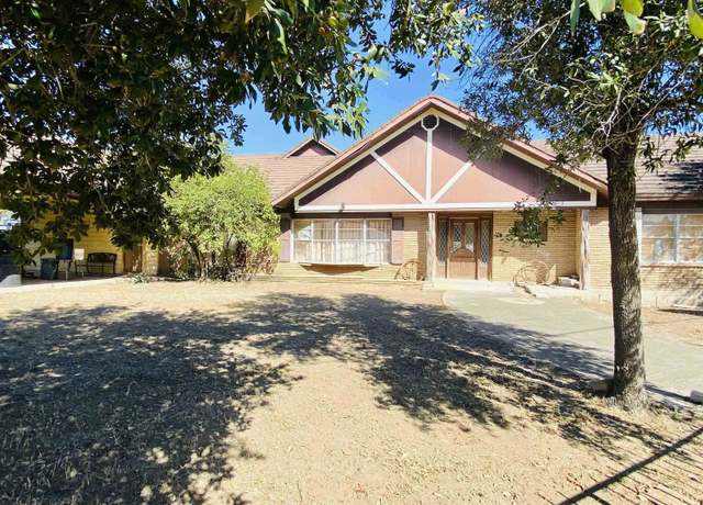 Property at 2002 Kennedy St, Zapata, TX 78076, 4 beds, 2 baths