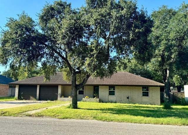 Property at 1501 Rose Dr, Alice, TX 78332, 3 beds, 2 baths