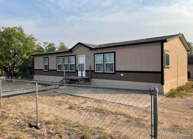 Property at 1810 Juarez Ave, Zapata, TX 78076, 3 beds, 2 baths
