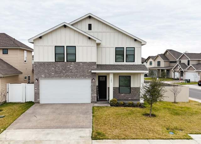 Property at 1201 Chital Dr, Laredo, TX 78045, 3 beds, 2.5 baths