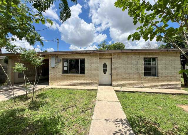 Property at 1107 Bravo Ave, Zapata, TX 78076, 3 beds, 2 baths