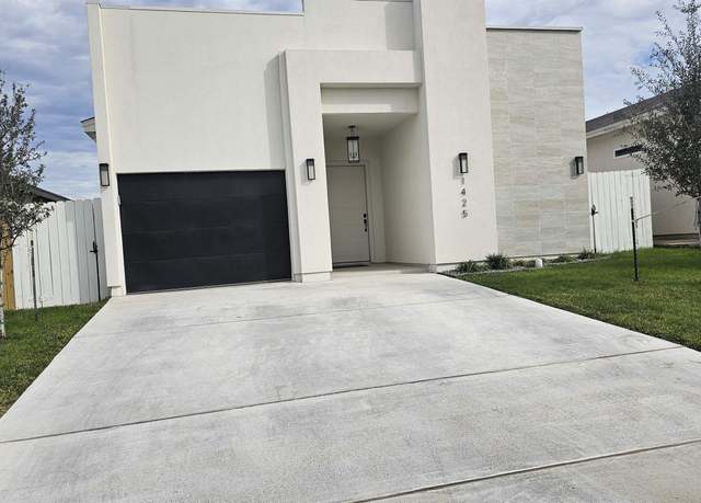 Property at 1425 El Caporal Dr, Laredo, TX 78043, 4 beds, 3 baths