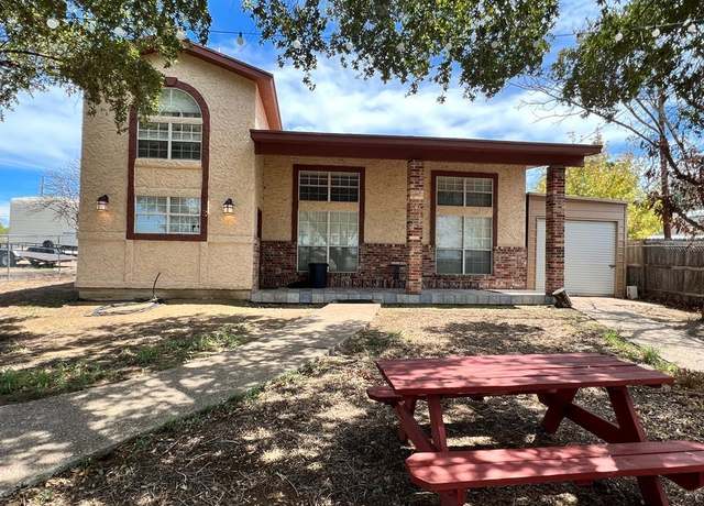 Property at 130 N Jab Dr, Zapata, TX 78076, 6 beds, 3 baths