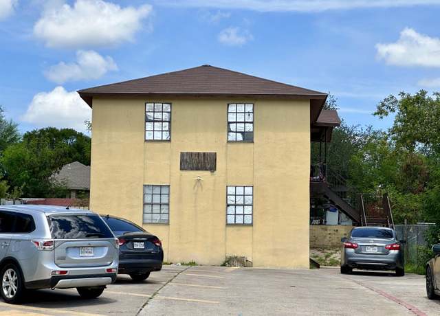 Property at 3507 S Milmo Ave, Laredo, TX 78046, 8 beds, 1 bath