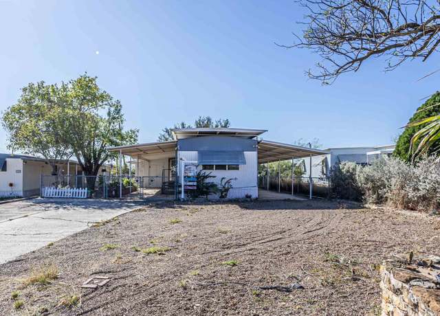 Property at 100 Blossum Blvd, Zapata, TX 78076, 2 beds, 1 bath