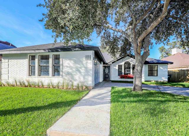 Property at 1608 Eagle Trace Dr, Laredo, TX 78045, 3 beds, 2 baths