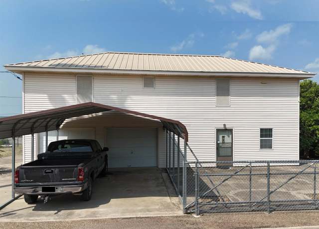 Property at 5205 Pascual Ln, Zapata, TX 78076, 3 beds, 3 baths