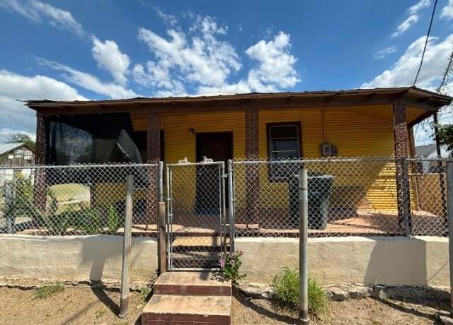 Property at 201 Vidaurri Ave, Laredo, TX 78040, 5 beds, 2 baths