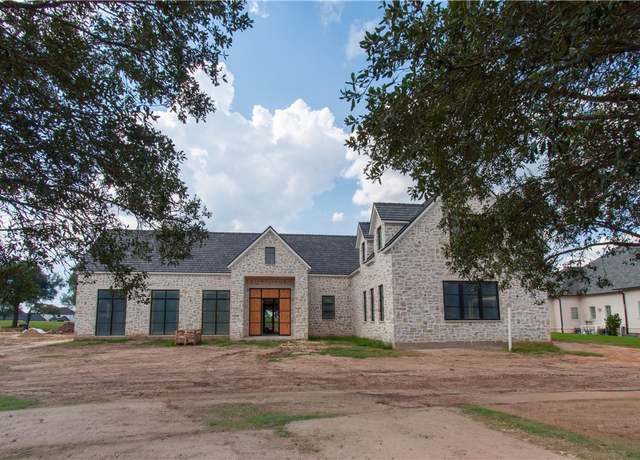 Property at 5117 Miramont Cir, Bryan, TX 77802, 5 beds, 5 baths