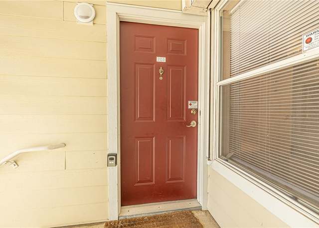 Property at 519 Southwest Pkwy #203, College Station, TX 77840, 4 beds, 4 baths