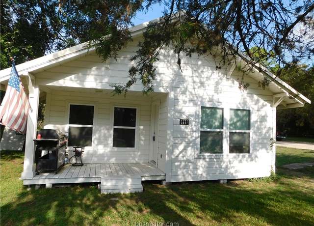 Property at 1117 Sycamore St, Navasota, TX 77868, 2 beds, 1 bath