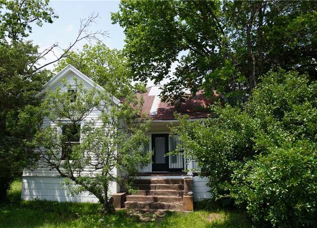 Property at 608 W 27th St, Bryan, TX 77803, 5 beds, 3 baths