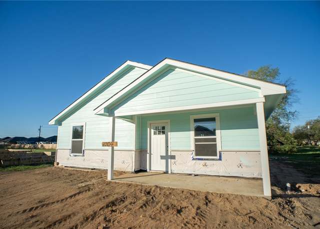 Property at 1704 Pine St, Hearne, TX 77859, 3 beds, 2 baths