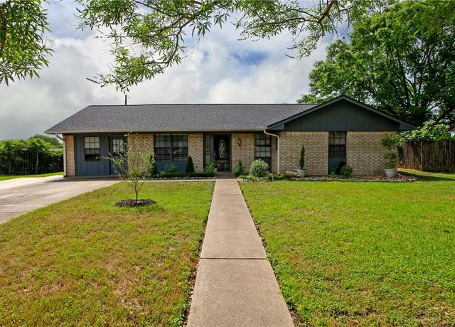 Property at 915 Pine Dr, Caldwell, TX 77836, 3 beds, 2 baths