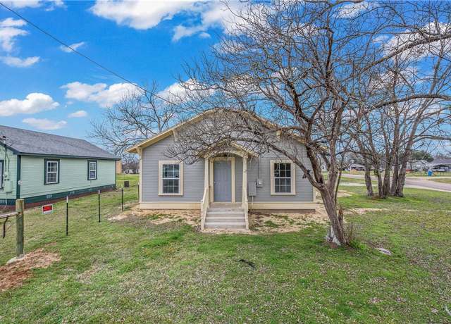 Property at 218 N Commerce St, Bremond, TX 76629, 3 beds, 1.5 baths