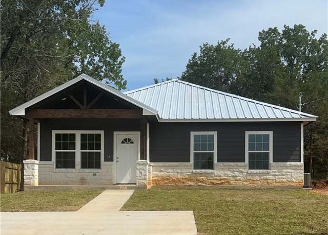 Property at 122 E Crestway St, Hearne, TX 77859, 3 beds, 2 baths