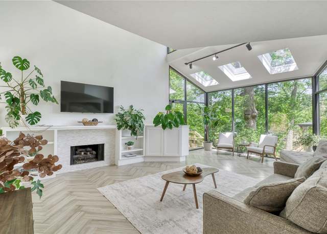 Property at 1511 Wolf Run, College Station, TX 77840, 4 beds, 3.5 baths