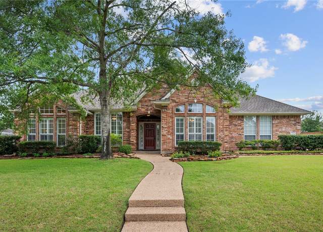 Property at 5010 Commonwealth Ct, College Station, TX 77845, 4 beds, 3 baths
