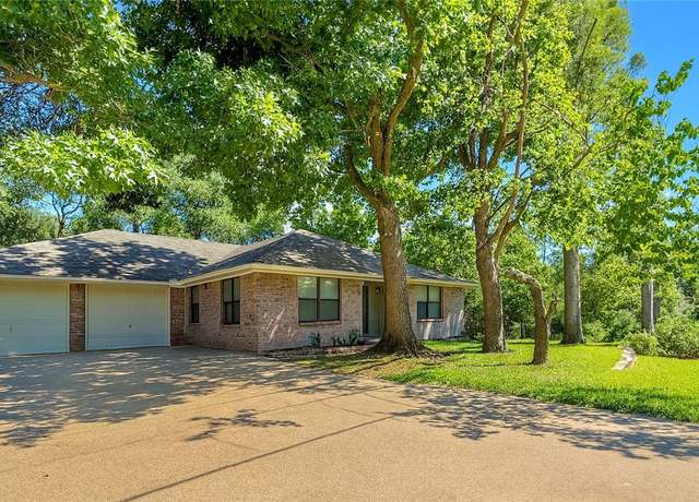 Property at 28 Sammy Snead Dr, Hilltop Lakes, TX 77871, 3 beds, 2.5 baths