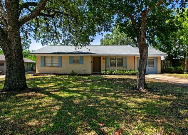 Property at 104 Redmond Dr, College Station, TX 77840, 4 beds, 2 baths