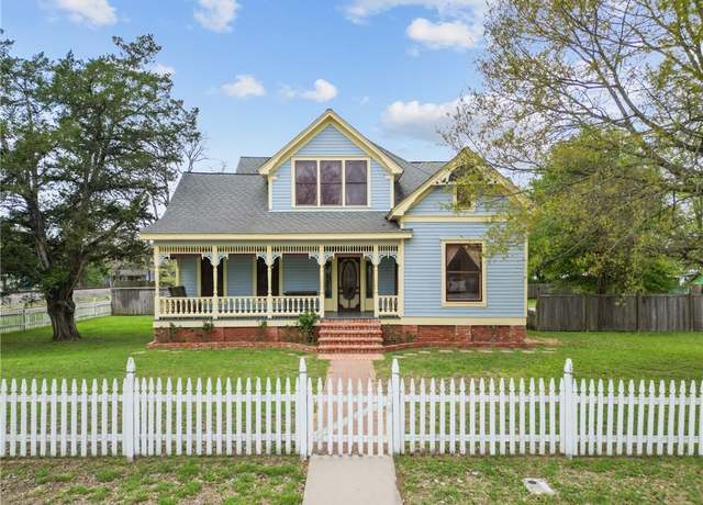 Property at 106 S Logan Ave, Bryan, TX 77803, 5 beds, 3.5 baths