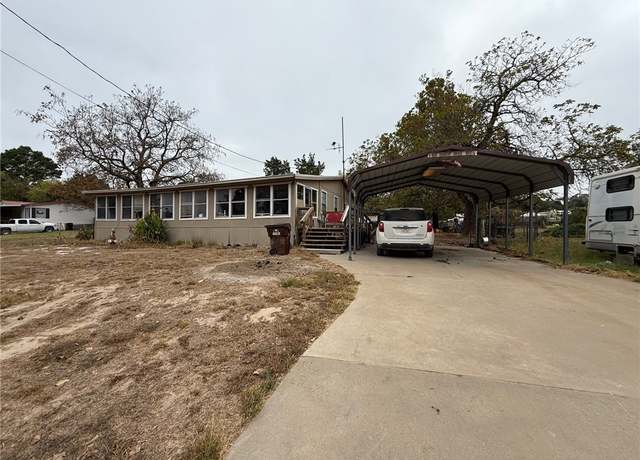 Property at 634 Lakeside Dr, Caldwell, TX 77836, 4 beds, 2.5 baths