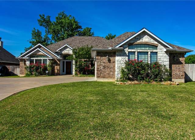 Property at 2202 W Briargate Dr, Bryan, TX 77802, 5 beds, 3.5 baths