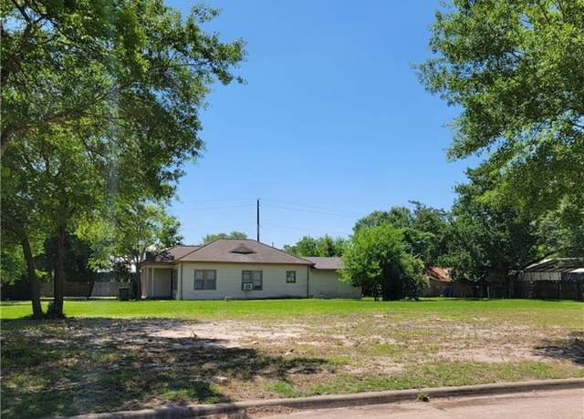 Property at 2700 & 2704 Maloney Ave, Bryan, TX 77801, 4 beds, 2.5 baths