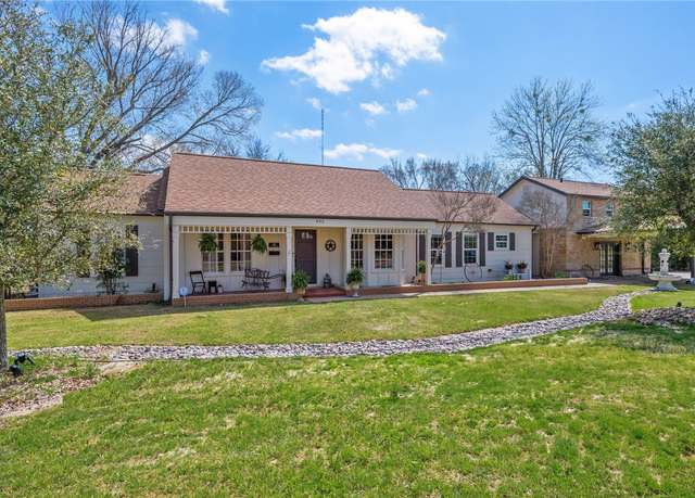 Property at 405 Brookside Dr E, Bryan, TX 77801, 5 beds, 3.5 baths