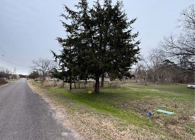 Property at 404 W Mitchell St, Calvert, TX 77837