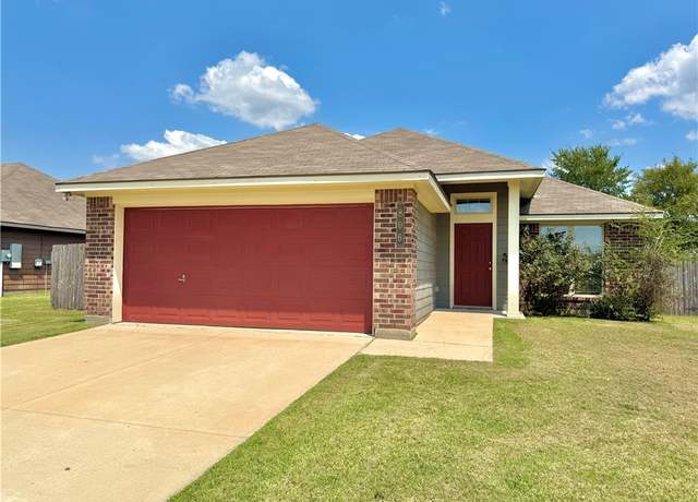 Property at 806 Heritage Dr, Navasota, TX 77868, 3 beds, 2 baths