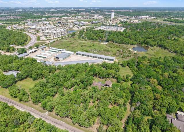 Property at 1512 South Oaks Dr, College Station, TX 77845, 3 beds, 2 baths