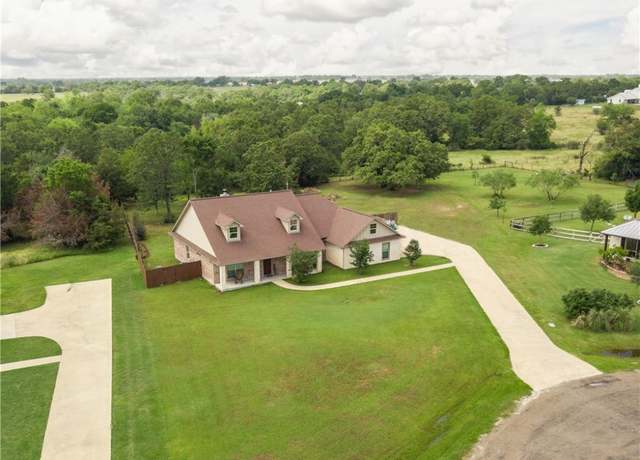 Property at 7833 Mapache Ct, Bryan, TX 77808, 5 beds, 2.5 baths