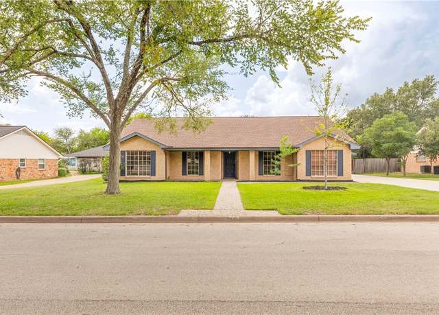 Property at 3614 Oak Ridge Dr, Bryan, TX 77802, 4 beds, 2.5 baths