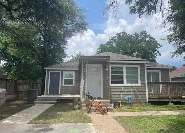 Property at 814 Mitchell St, Bryan, TX 77802, 5 beds, 3 baths