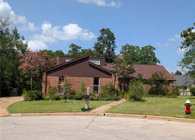 Property at 2500 Whispering Oaks Cir, Bryan, TX 77802, 3 beds, 2 baths