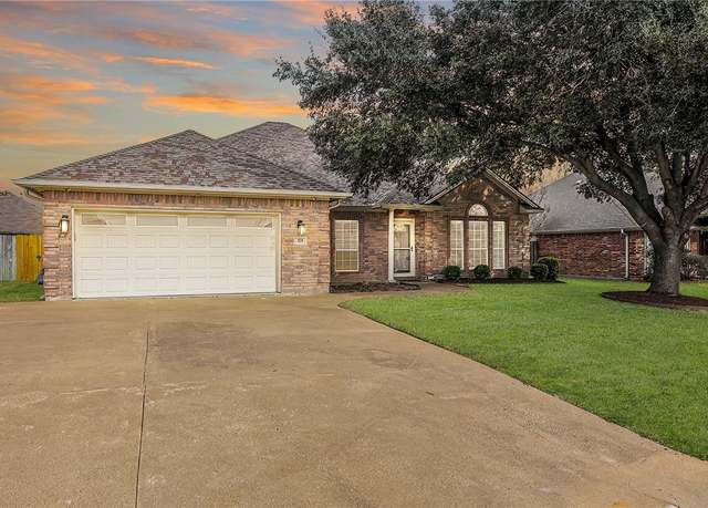Property at 325 Bernburg Ln, College Station, TX 77845, 4 beds, 2.5 baths