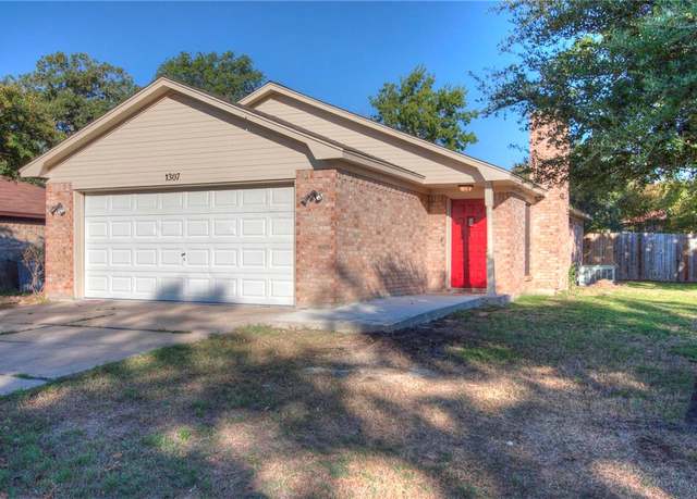 Property at 1307 Hardwood Ln, College Station, TX 77840, 3 beds, 2 baths