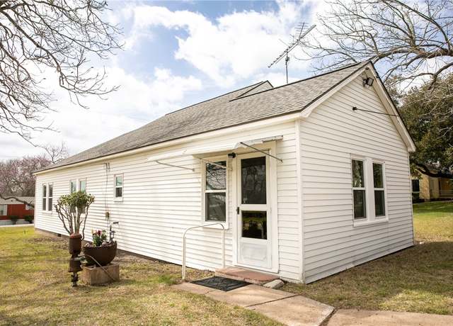 Property at 400 N Brazos St, Burton, TX 77835, 2 beds, 1 bath