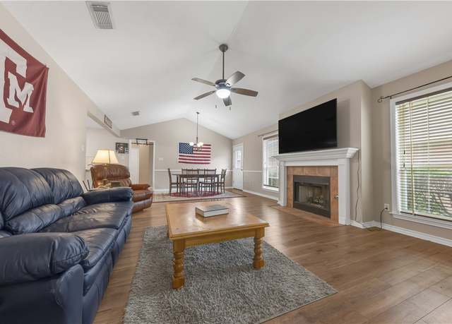 Property at 1009 Lincoln Ave, College Station, TX 77840, 3 beds, 3 baths