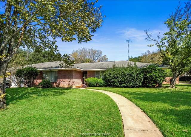 Property at 200 Elm St, Prairie View, TX 77484, 3 beds, 2.5 baths