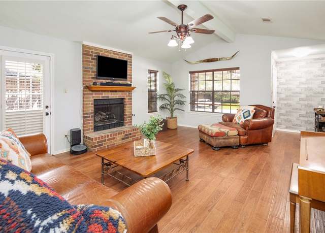 Property at 2106 Sleepy Hollow Ln, Bryan, TX 77807, 3 beds, 2 baths
