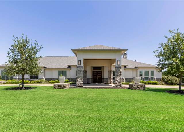 Property at 4718 Miramont Cir, Bryan, TX 77802, 5 beds, 4.5 baths