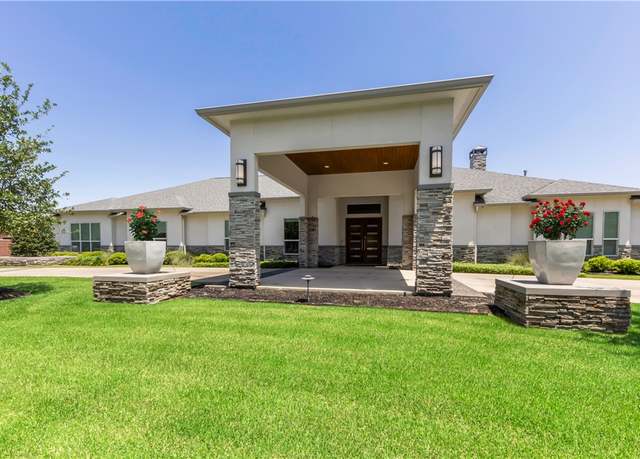 Property at 4718 Miramont Cir, Bryan, TX 77802, 5 beds, 4.5 baths