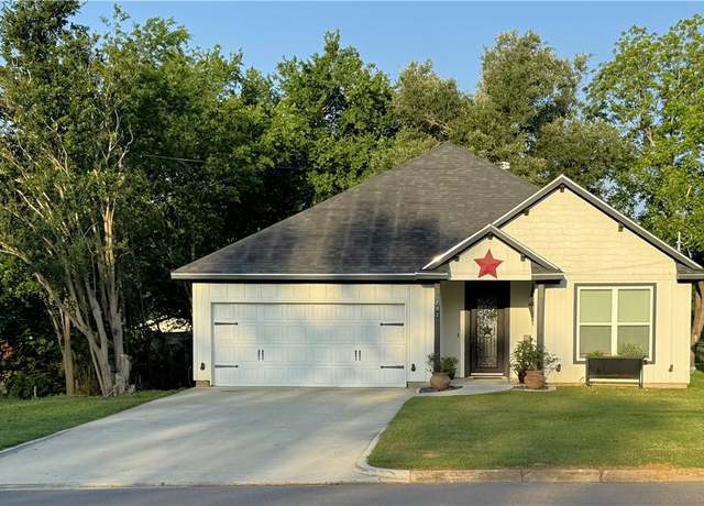 Property at 202 N Hearne St, Franklin, TX 77856, 3 beds, 2 baths