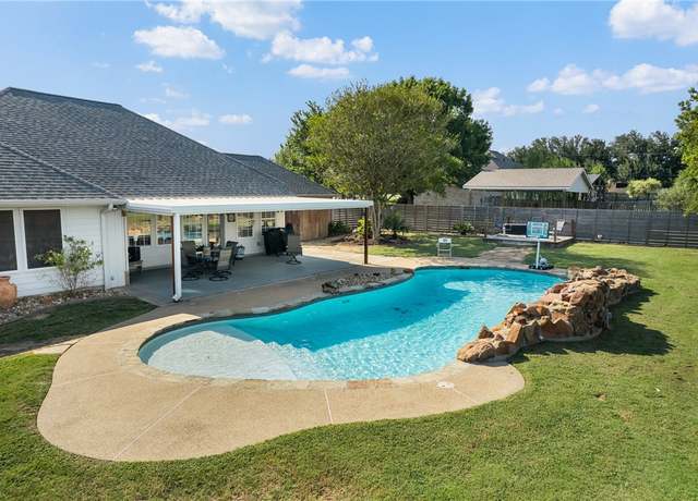 Property at 416 Cooks Ln, Franklin, TX 77856, 3 beds, 2 baths
