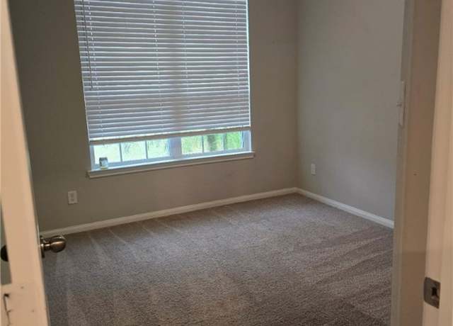 Property at 4704 Los Pines Way, Bryan, TX 77807, 3 beds, 2 baths