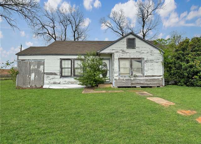 Property at 906 S Main St, Bremond, TX 76629, 3 beds, 1 bath