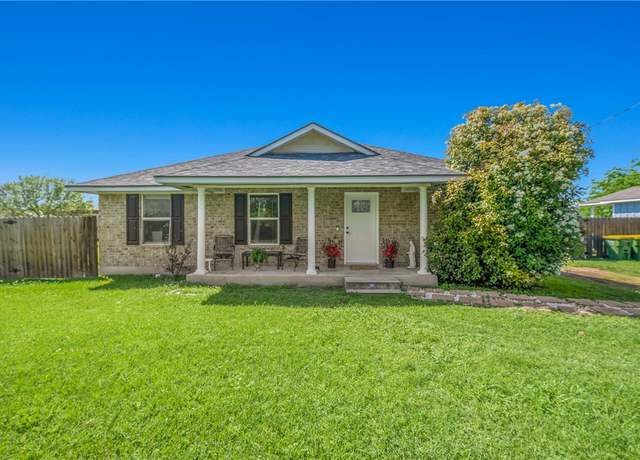 Property at 1410 Sycamore St, Hearne, TX 77859, 3 beds, 2 baths